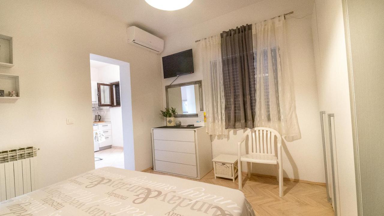 Lela 1 Apartman Bibinje Kültér fotó