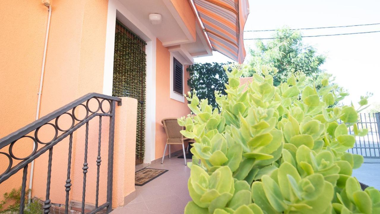 Lela 1 Apartman Bibinje Kültér fotó