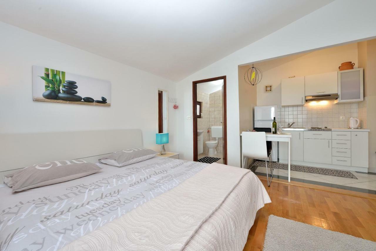 Lela 1 Apartman Bibinje Kültér fotó
