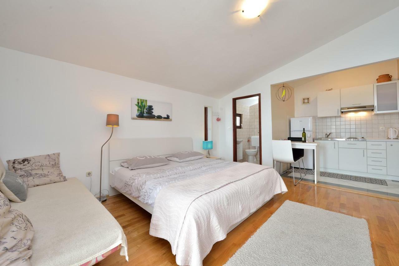 Lela 1 Apartman Bibinje Kültér fotó